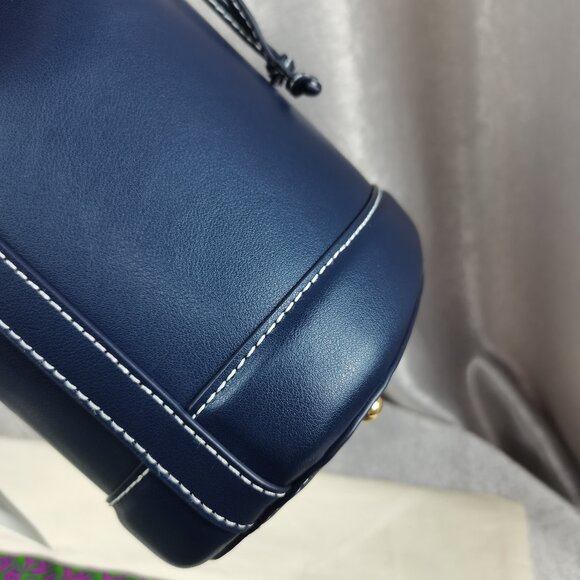 Brand new Tory Burch T Monogram Leather Bucket Bag In dark blue - Picture 13 of 16